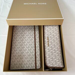 Michael Kors Notebook and Pencil Case Vanilla Box Set
